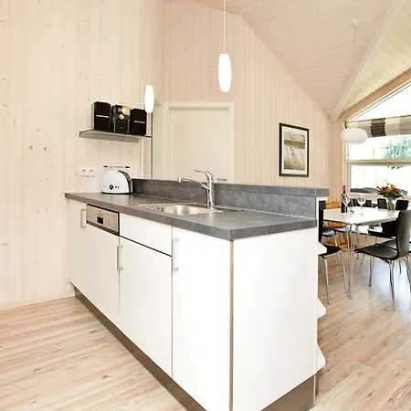 Retreat With Indoor Hot Tub 펜션