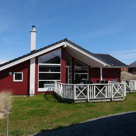 Retreat With Indoor Hot Tub Feriehus