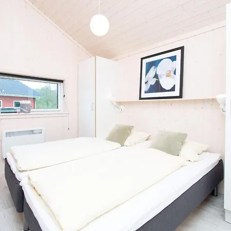 Retreat With Indoor Hot Tub 펜션