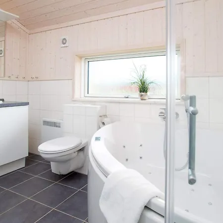 Retreat With Indoor Hot Tub * Großenbrode